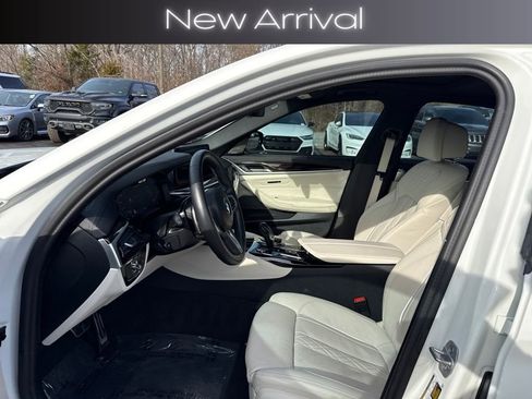 Used 2023 BMW M550i xDrive w/ Executive Package image 3