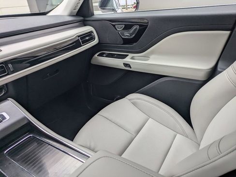 Used 2025 Lincoln Aviator Premiere image 20