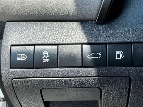 Used 2018 Toyota Camry LE w/ Protection Package (Q2) image 32