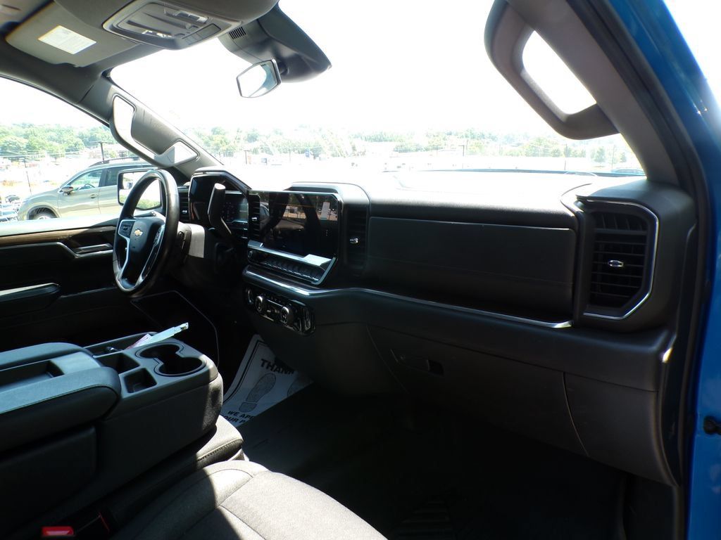 Used 2023 Chevrolet Silverado 1500 LT w/ Z71 Off-Road Package AWD/4WD image 14
