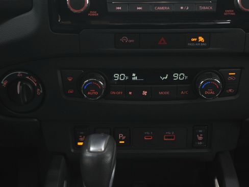 Used 2023 Nissan Frontier SV w/ SV Premium Package image 19