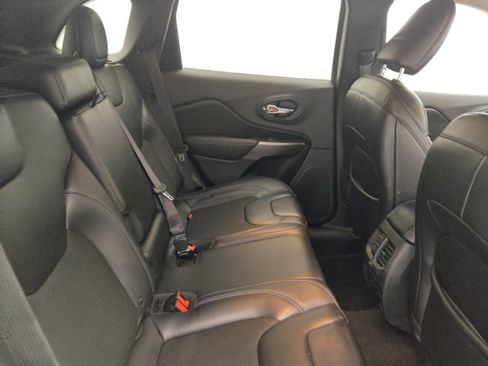 Used 2019 Jeep Cherokee Latitude Plus w/ Comfort/Convenience Group image 19