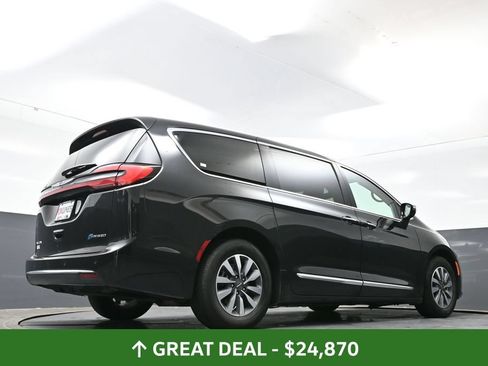 Used 2023 Chrysler Pacifica Limited FWD image 52