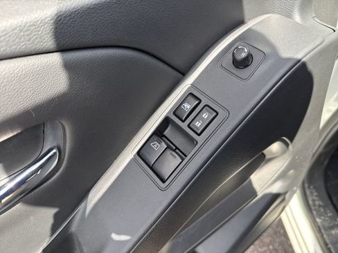 Used 2025 Nissan Frontier SV RWD image 11