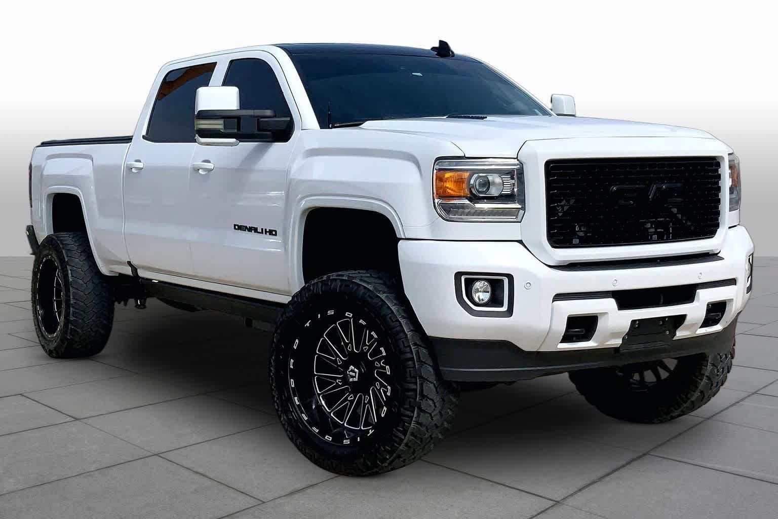 Used 2016 GMC Sierra 2500 Denali w/ Duramax Plus Package AWD/4WD image 3