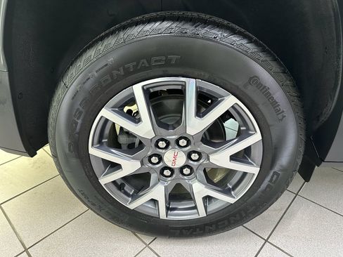 Used 2023 GMC Acadia SLT w/ Preferred Package FWD image 14