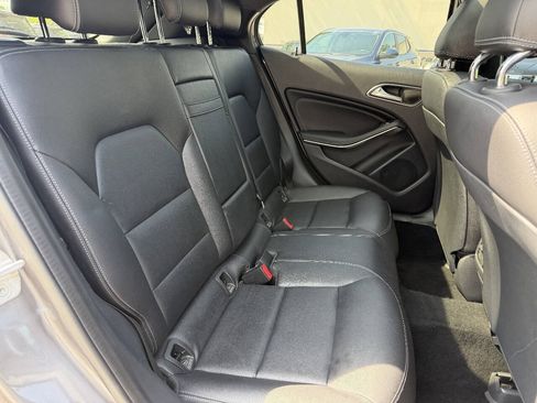 Used 2018 Mercedes-Benz GLA 250 4MATIC w/ Premium Package image 9