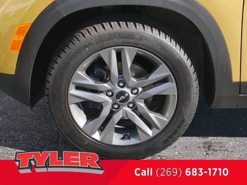 Used 2023 Kia Seltos S w/ Navigation Package FWD image 42