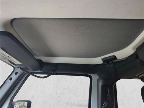 Used 2015 Jeep Wrangler Unlimited Rubicon w/ Connectivity Group AWD/4WD image 16