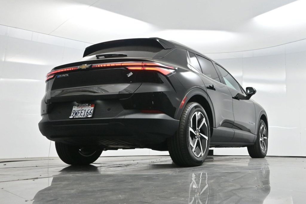 Used 2026 Chevrolet Equinox EV LT FWD image 13