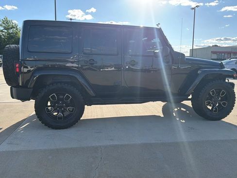 Used 2017 Jeep Wrangler Unlimited Sahara AWD/4WD image 23