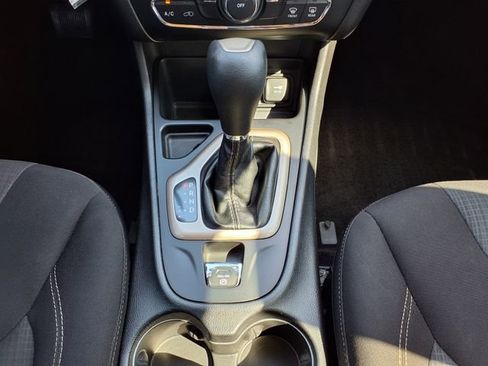 Used 2017 Jeep Cherokee Latitude FWD image 24