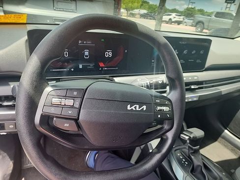 Used 2025 Kia K4 FWD image 6