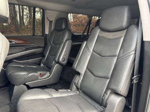 Used 2018 Cadillac Escalade ESV Luxury image 15