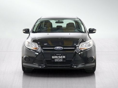 Used 2013 Ford Focus SE w/ SE Winter Pkg FWD image 2