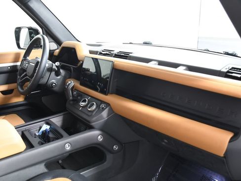 Used 2024 Land Rover Defender 130 X-Dynamic SE AWD/4WD image 19