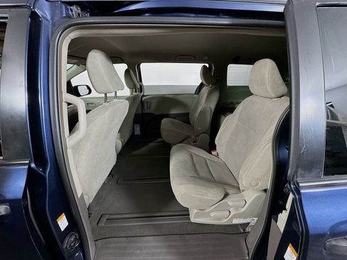 Certified 2019 Toyota Sienna L image 19