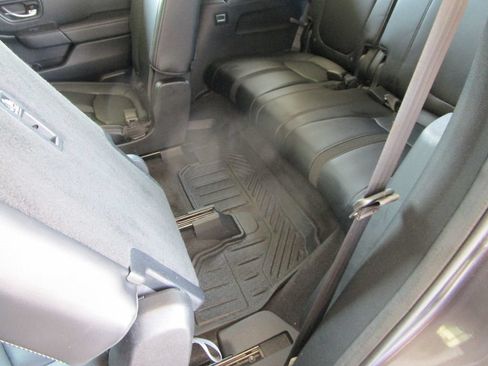 Used 2025 Honda Pilot EX-L image 17