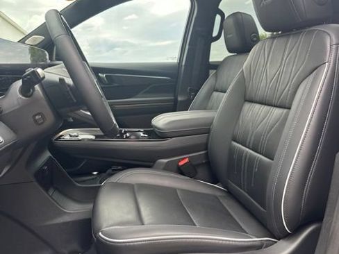Used 2025 Buick Enclave Avenir w/ Super Cruise Package AWD/4WD image 41