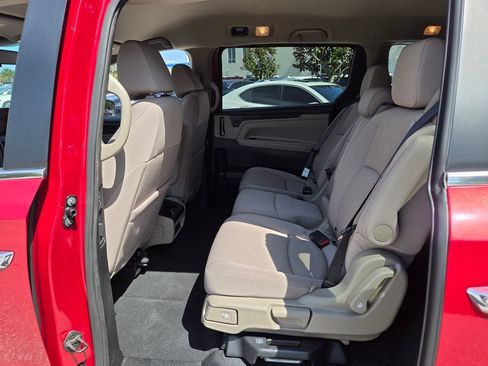 Used 2023 Honda Odyssey EX image 11