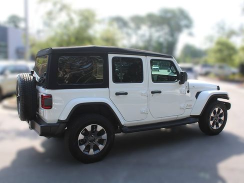 Used 2023 Jeep Wrangler Unlimited Sahara w/ LED Lighting Group AWD/4WD image 12