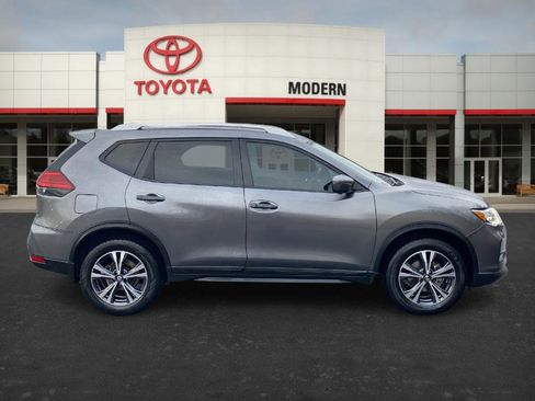 Used 2017 Nissan Rogue SL w/ SL Premium Package image 4