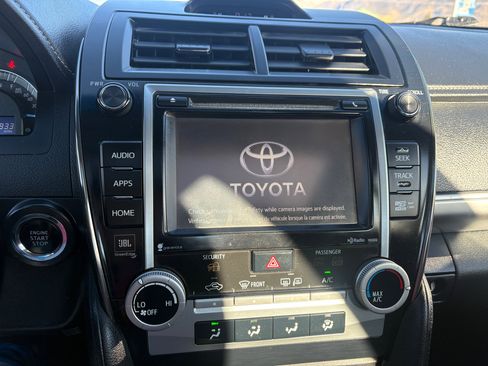 Used 2014 Toyota Camry SE image 17