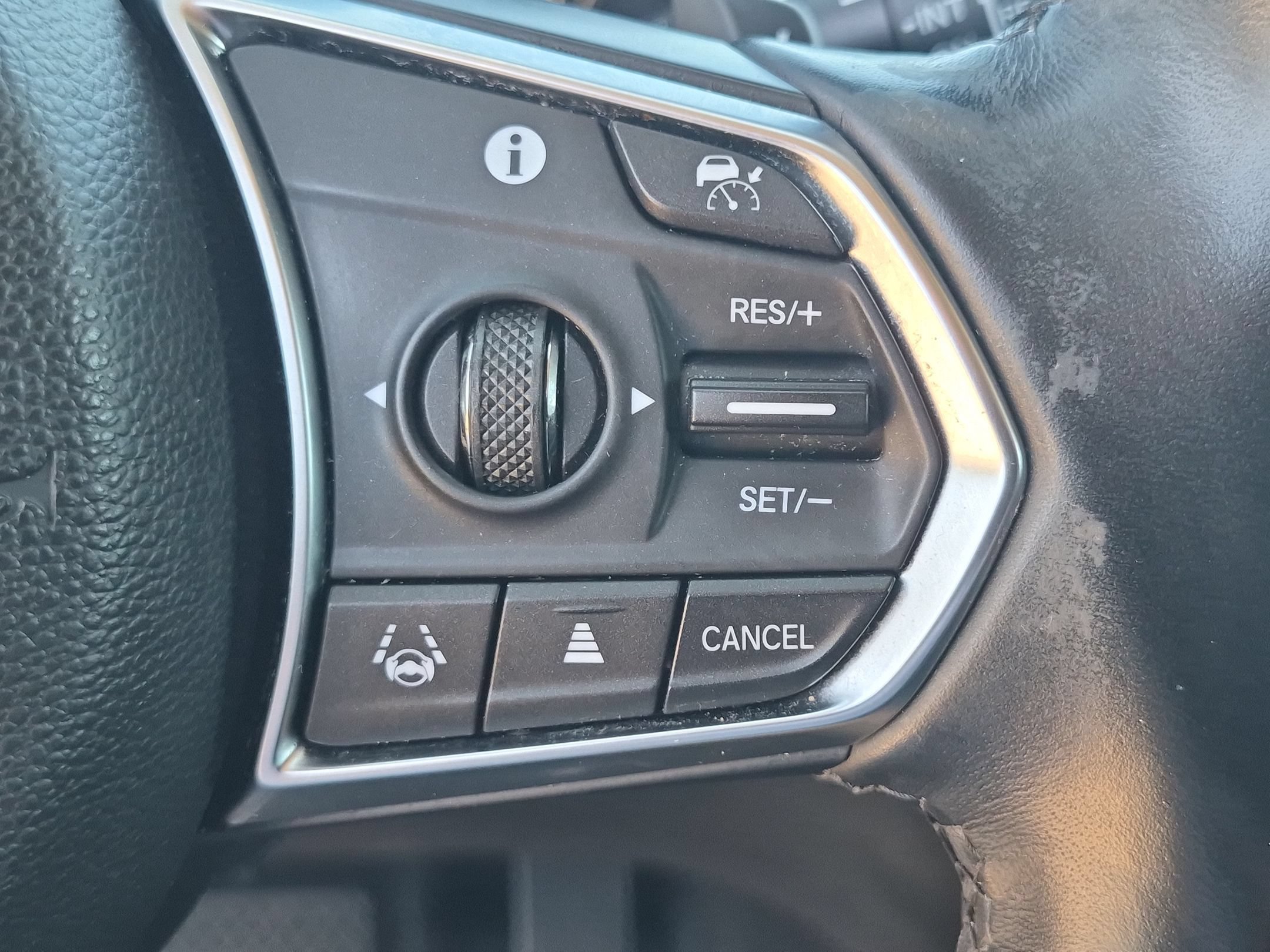Used 2024 Acura RDX SH-AWD image 15