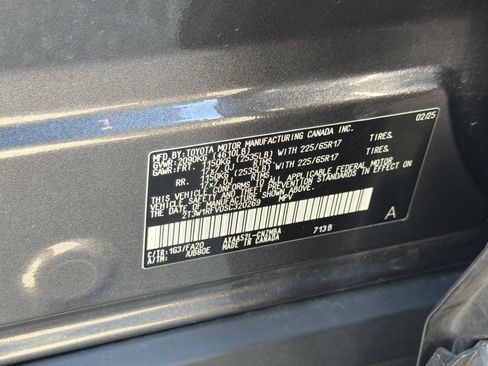 Certified 2025 Toyota RAV4 XLE FWD image 31