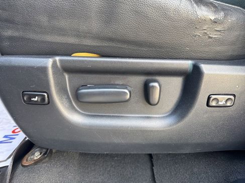 Used 2011 Toyota Tundra Limited w/ Platinum Pkg image 16