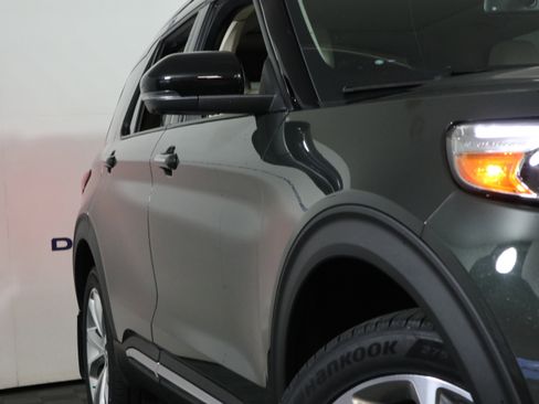 Used 2022 Ford Explorer Platinum w/ Technology Package image 3