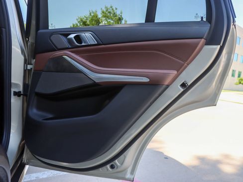 Used 2019 BMW X5 xDrive40i w/ Luxury Seating Package AWD/4WD image 11