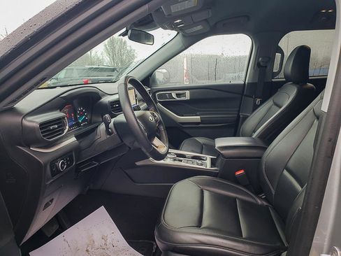 Used 2023 Ford Explorer XLT w/ Equipment Group 202A image 10