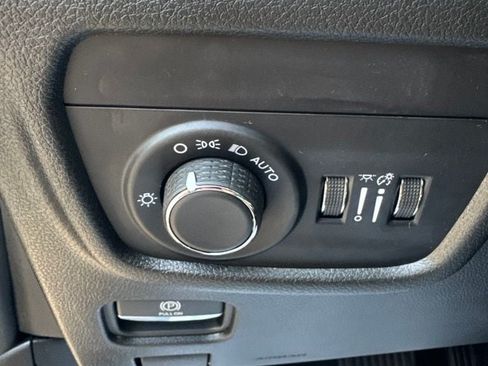 Used 2025 Jeep Grand Cherokee Altitude AWD/4WD image 15