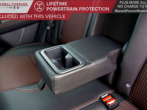 Used 2025 Nissan Kicks SR image 27