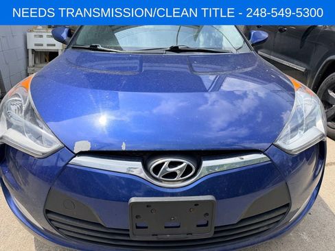 Used 2017 Hyundai Veloster FWD image 2