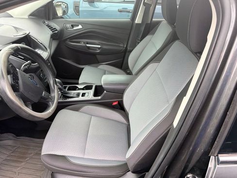 Used 2019 Ford Escape SE FWD image 12