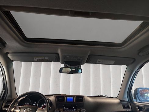 Used 2012 Toyota Highlander SE w/ Protection Pkg AWD/4WD image 17