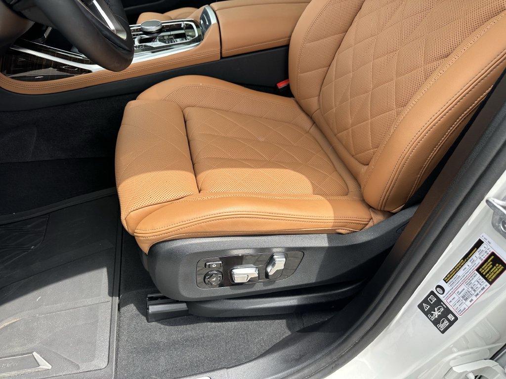Used 2024 BMW X7 xDrive40i AWD/4WD image 24