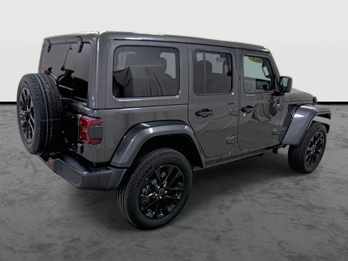 Used 2025 Jeep Wrangler Unlimited Sahara w/ Safety Group AWD/4WD image 4