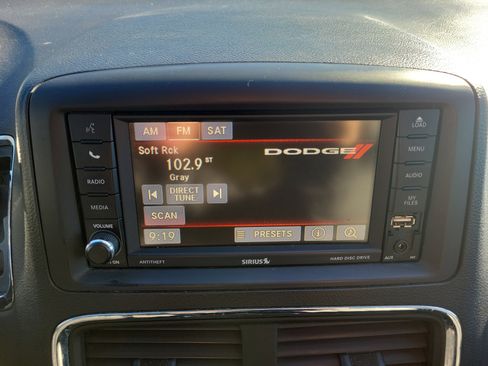 Used 2017 Dodge Grand Caravan GT image 28