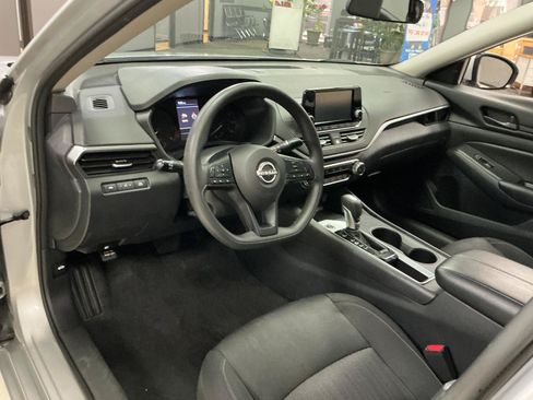 Used 2023 Nissan Altima 2.5 S FWD image 13