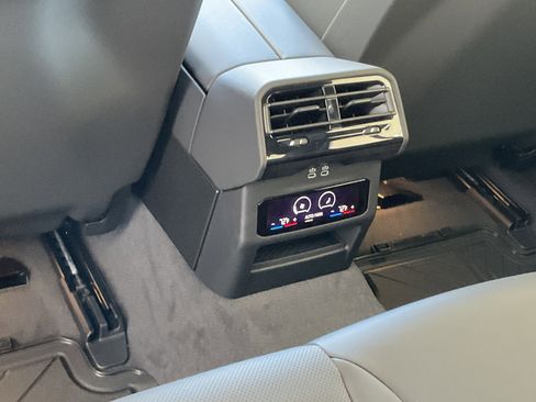 New 2026 BMW 540i xDrive w/ M Sport Package image 25