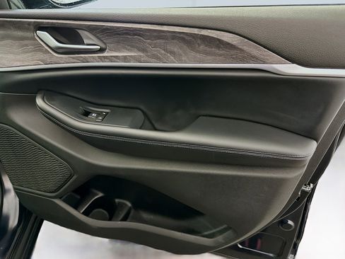 Used 2024 Jeep Grand Cherokee Limited image 34