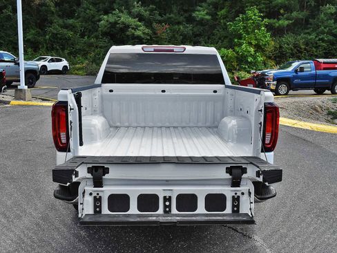 Used 2025 GMC Sierra 1500 SLT image 9