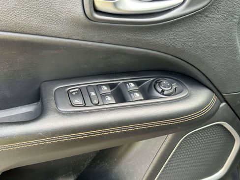 Used 2019 Jeep Compass Limited image 16