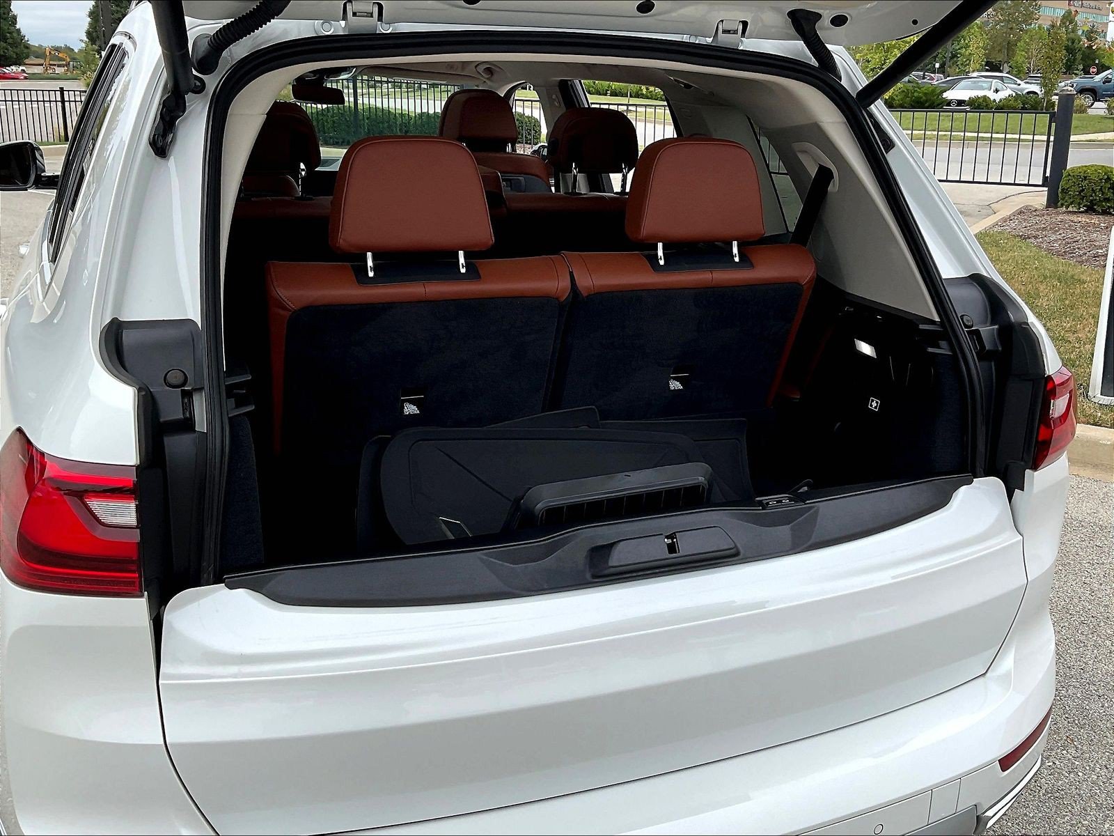 Used 2021 BMW X7 xDrive40i w/ Executive Package AWD/4WD image 41