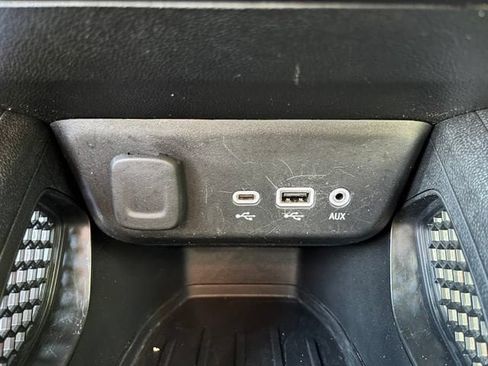 Used 2023 Chevrolet TrailBlazer RS AWD/4WD image 33