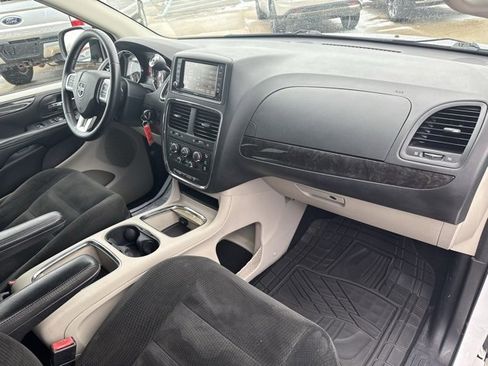 Used 2016 Dodge Grand Caravan SXT w/ Rear Park Assist Package image 28