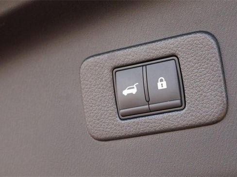 Certified 2024 Nissan Armada SL w/ Midnight Edition Package image 8